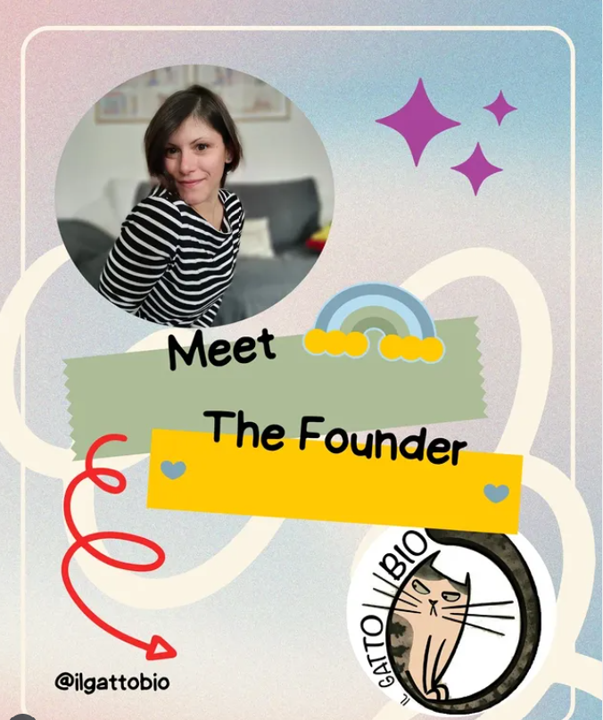 FOTO CON LA FONDATRICE E LA SCRITTA MEET THE FOUNDER IN NERO. SU SFONDO MULTICOLORE