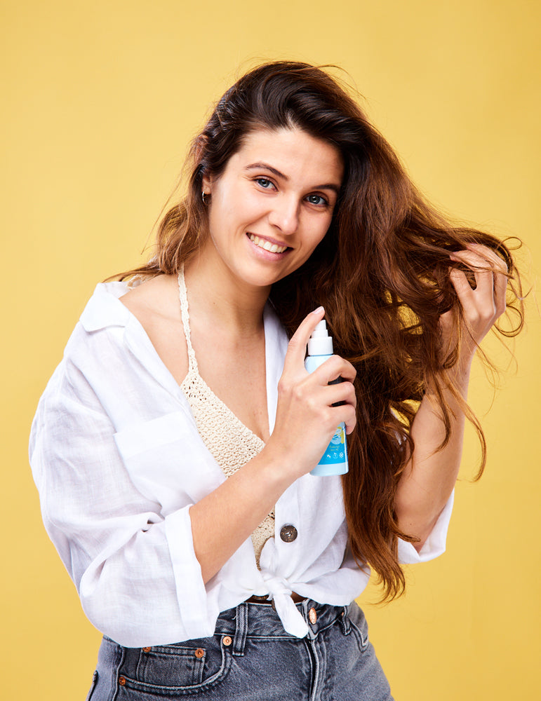 RAGAZZA SPRUZZA OLIO SOLARE CAPELLI